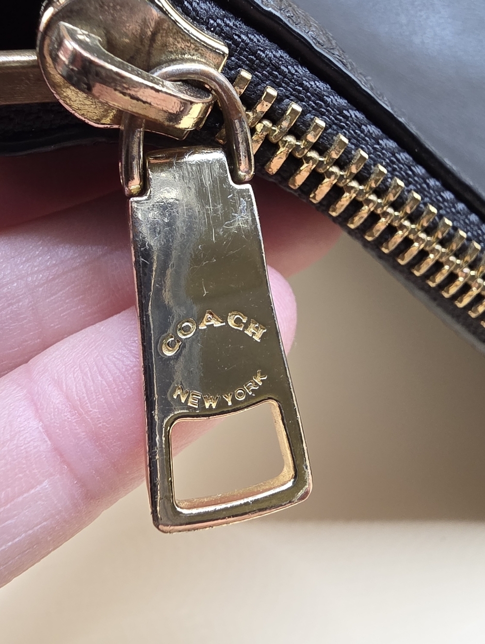 Coach F76668 Black Leather Paxton Duffle Crossbody Bag Black Gold Tone Chain - Picture 8 of 13